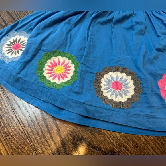 Mini Boden 5-6 blue embroidered skirt medallions - Picture 6 of 10